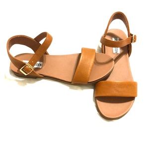 NWOT Steve Madden strap sandals